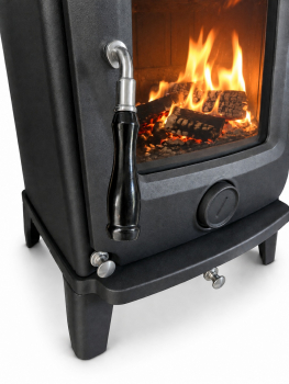 EEK A+ Kleiner, robuster Gusskaminofen LUMI I mit 4,9 kW