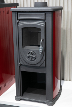 EEK A+ Kaminofen Okta rot mit Herdplatte - 3,9kW