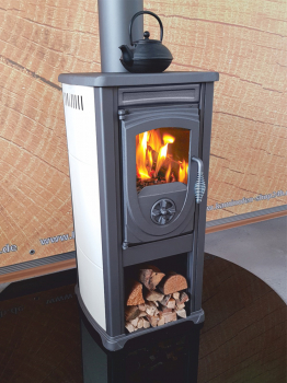 EEK A+ Kaminofen Okta creme mit Herdplatte - 3,9kW