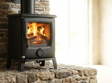 EEK A+ Kleiner, robuster Gusskaminofen LUMI I mit 4,9 kW