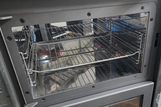 EEK A+ Kaminofen Modena mit XXL-Edelstahlbackfach, gussgrau - 7,4kW