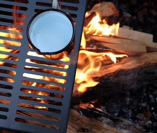 Faltbarer Outdoor-Rost / Kochen & Braten über Lagerfeuer oder Feuerschale!