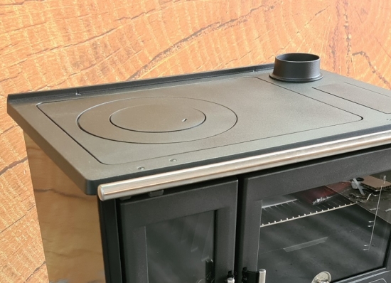 EEK A+ Küchenofen Holzherd Plamen 850 schwarz, rechte Version - 8 kW Dauerbrandherd